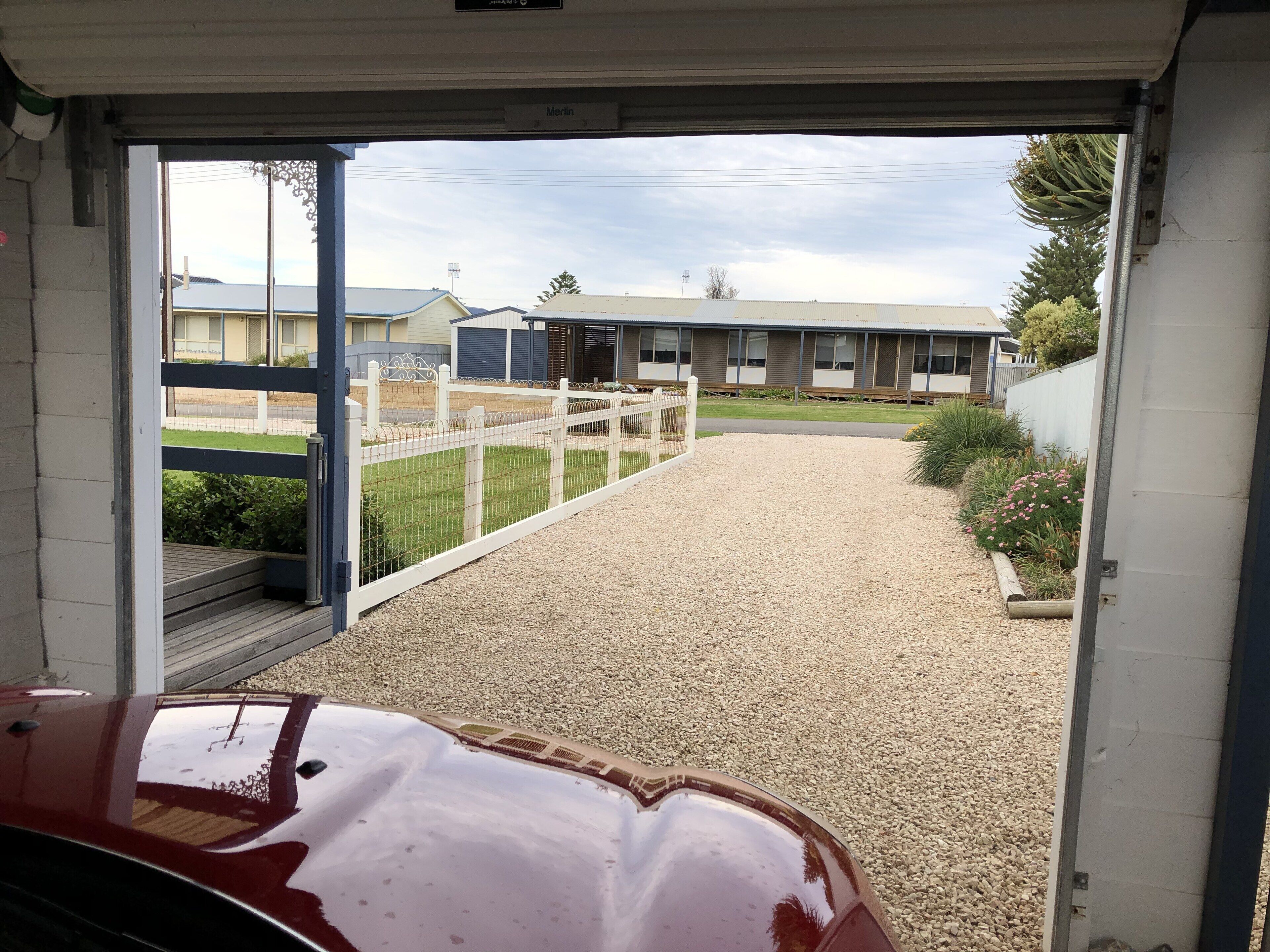 The Salt Shaker Beach House - Pets Welcome.  200m to the beach — image 3