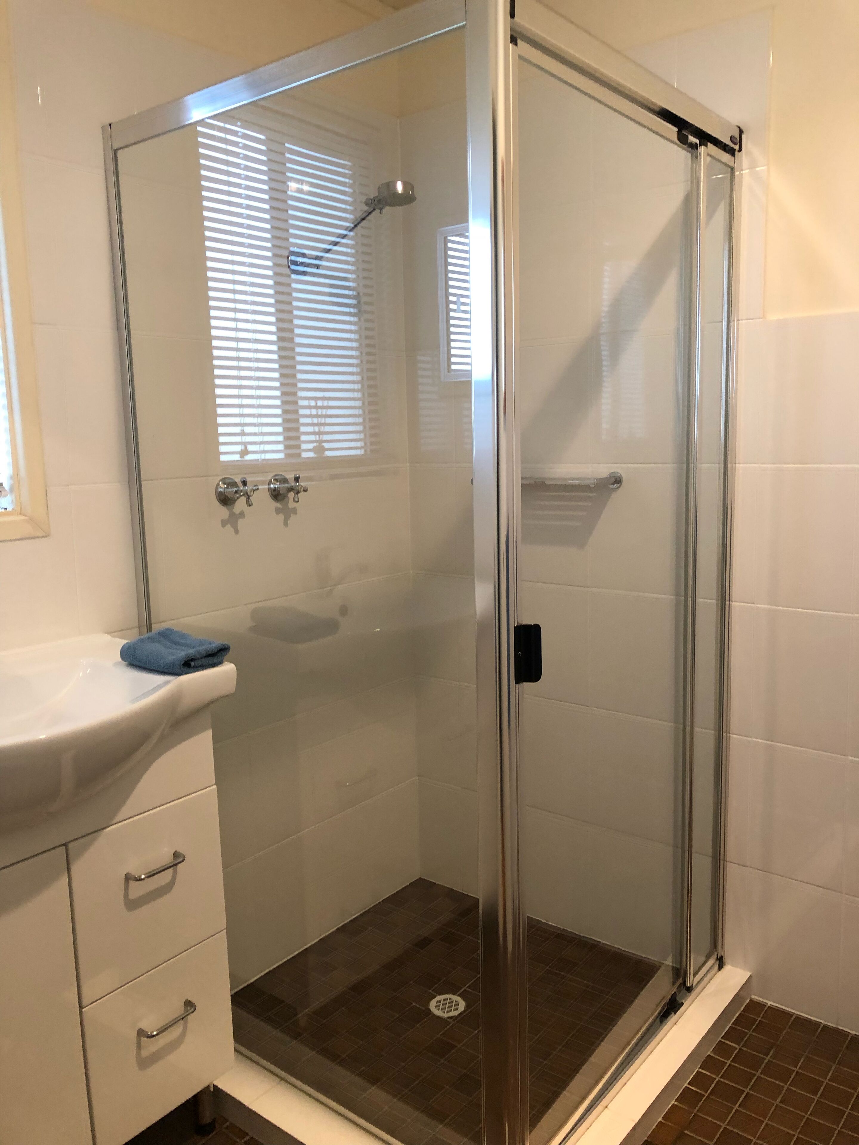 The Salt Shaker Beach House - Pets Welcome.  200m to the beach — image 15