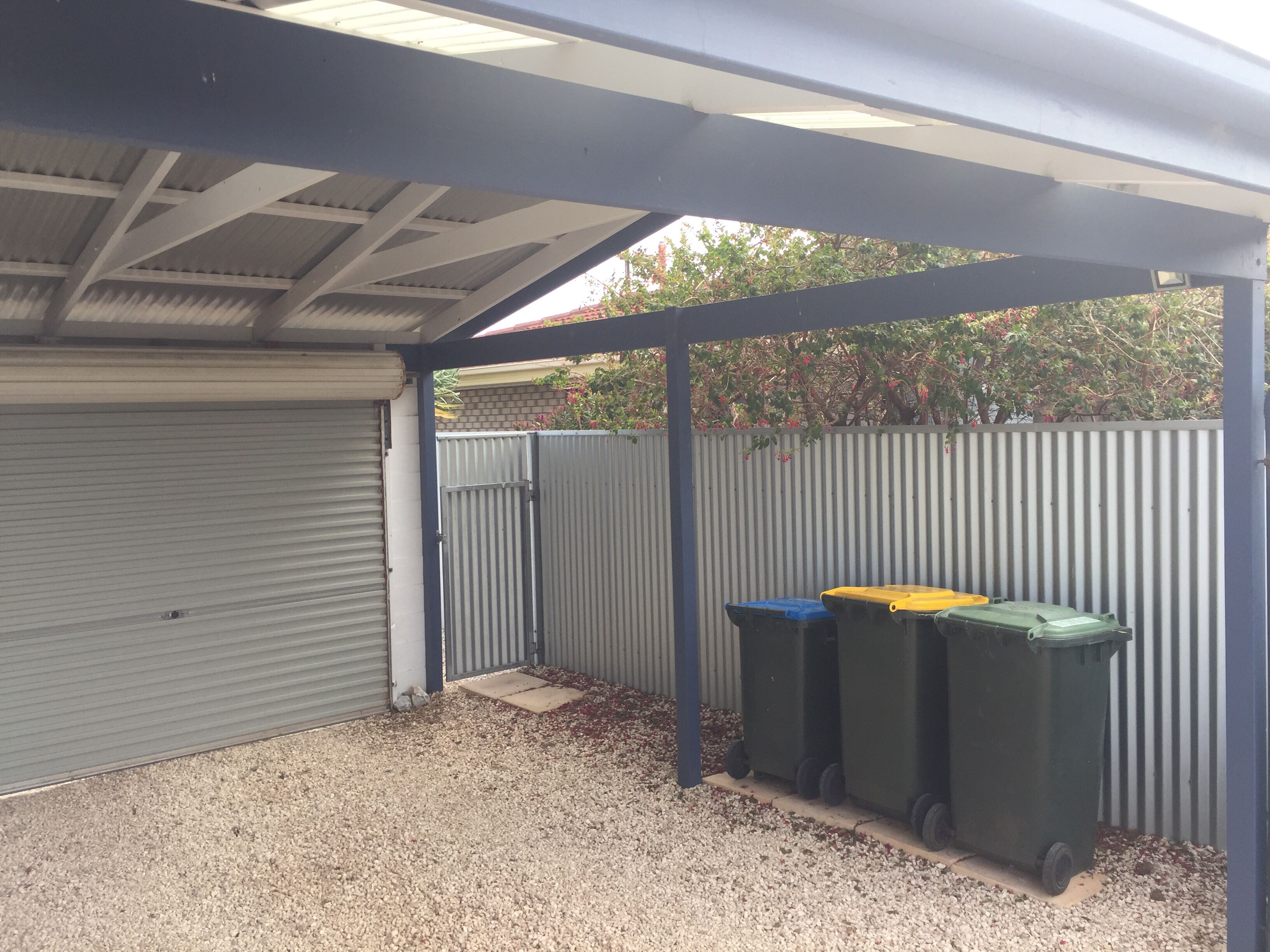 The Salt Shaker Beach House - Pets Welcome.  200m to the beach — image 17