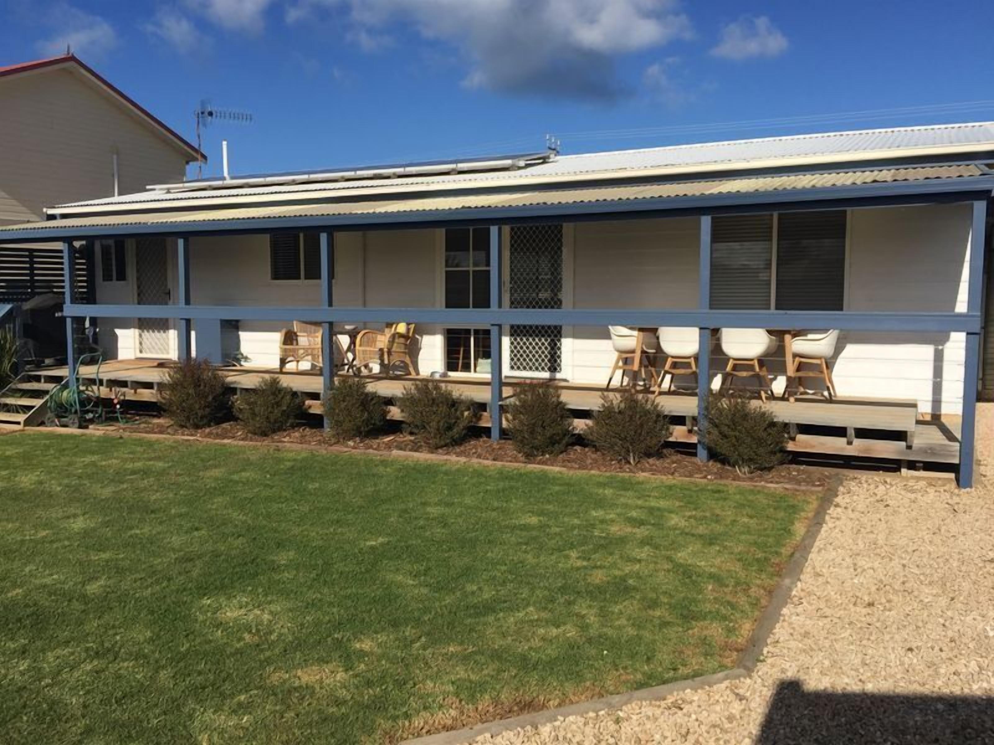 The Salt Shaker Beach House - Pets Welcome.  200m to the beach — image 21