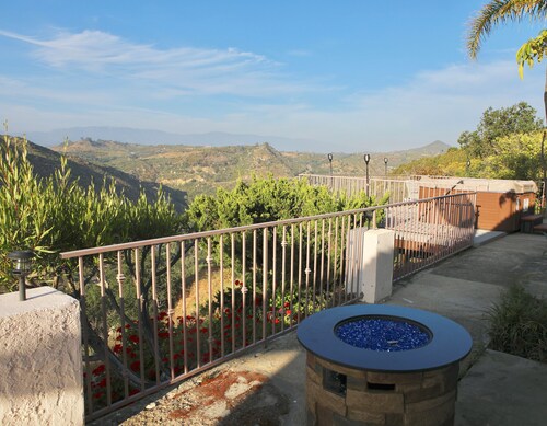 Quiet Hilltop Home With Stunning Hill Top And Valley Views
