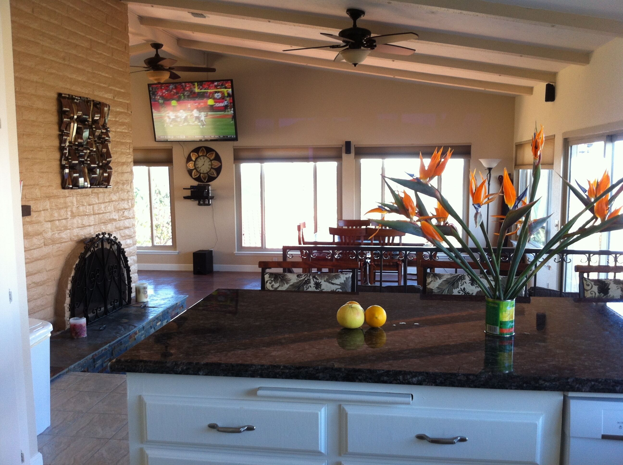 Quiet Hilltop Home With Stunning Hill Top And Valley Views