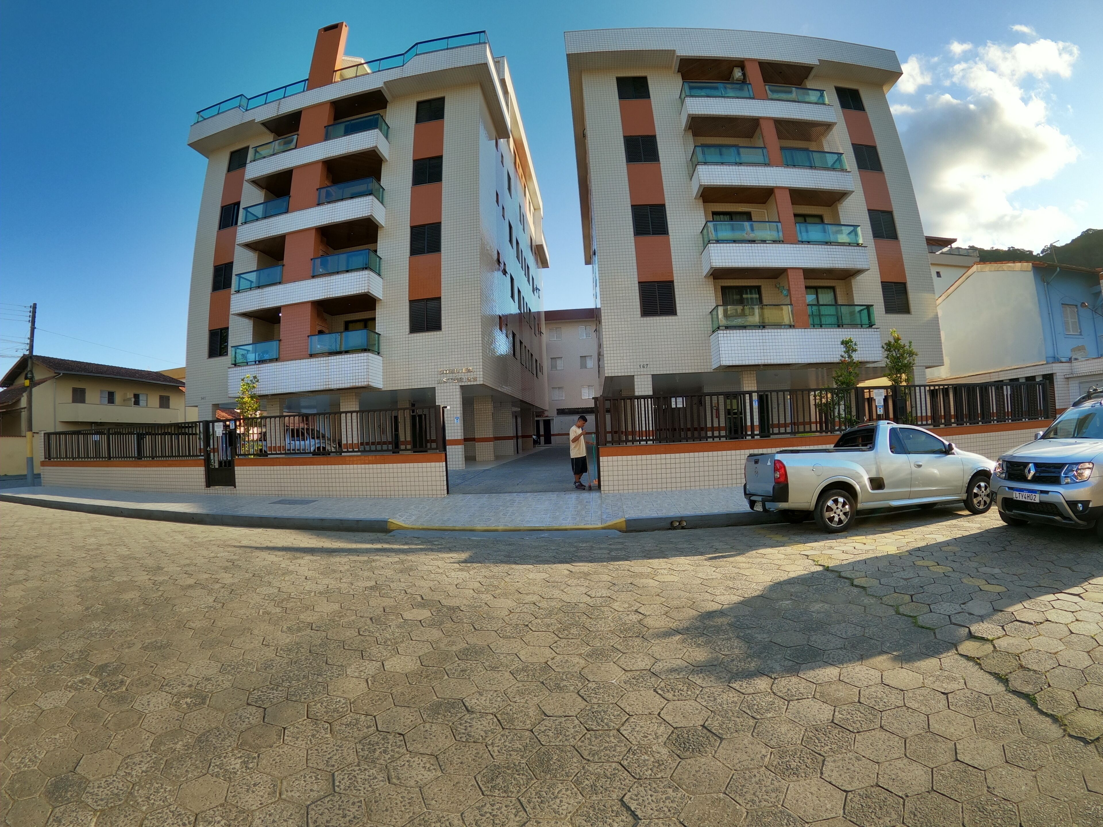 Near the beach, Praia Grande, Ubatuba accommodates 05 people, air conditioning, wi fi.