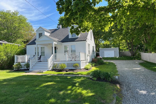 Beautiful traditional cape with first floor bedroom and ensuite bath!