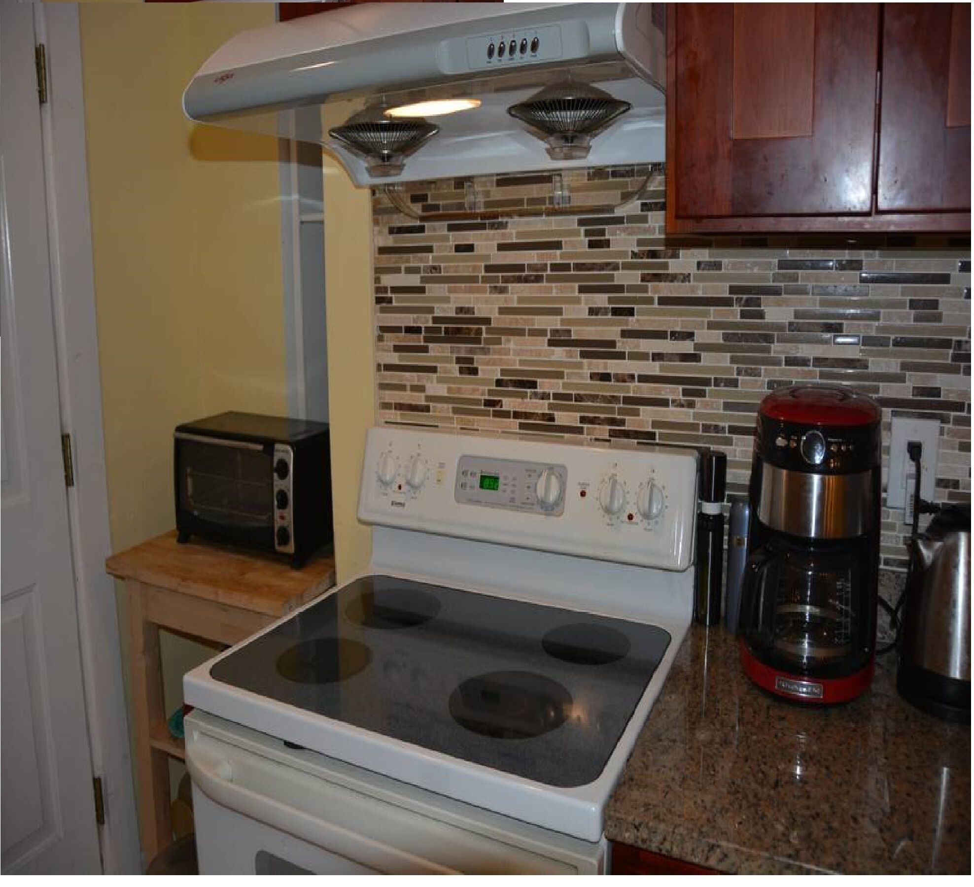 Sleep up to 4 Guest New Apt. 10 mins to Boston Easy to I-93