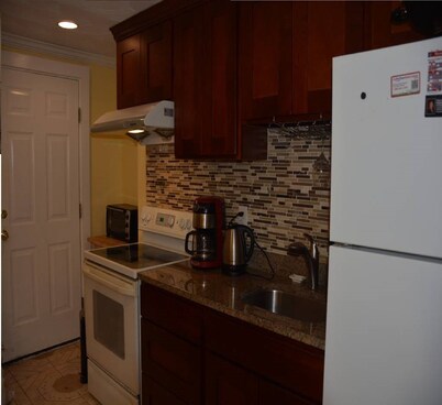 Sleep up to 4 Guest New Apt. 10 mins to Boston Easy to I-93