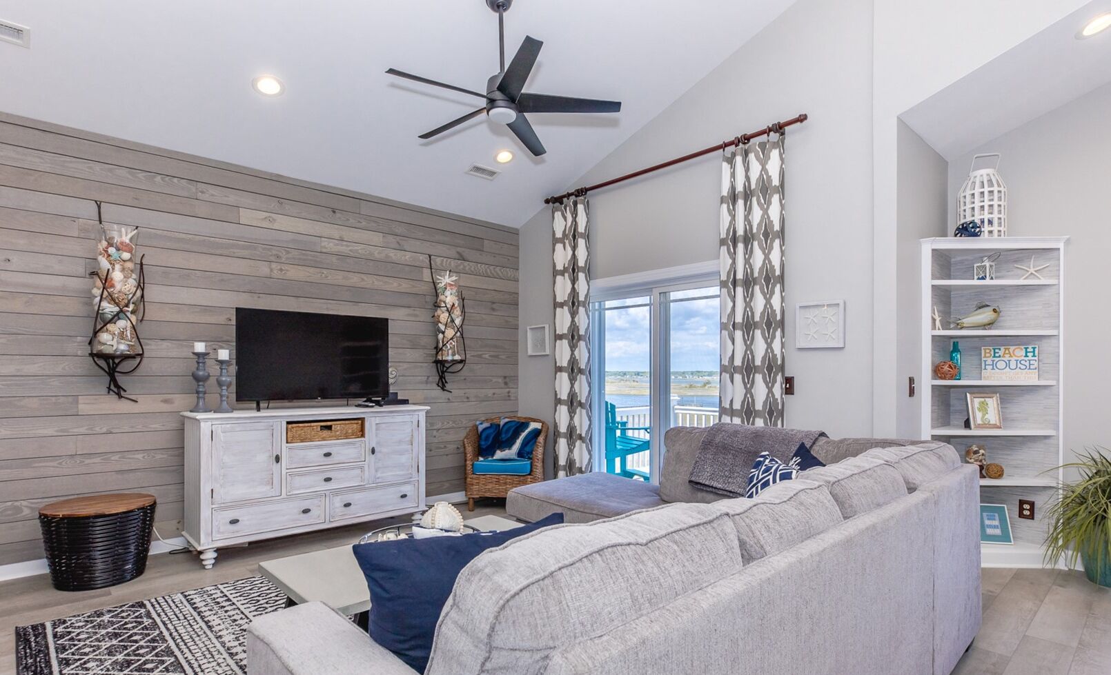 Gorgeous 4 BR Townhouse; Awesome Ocean & Sound Views - Relaxin' @ the Roses