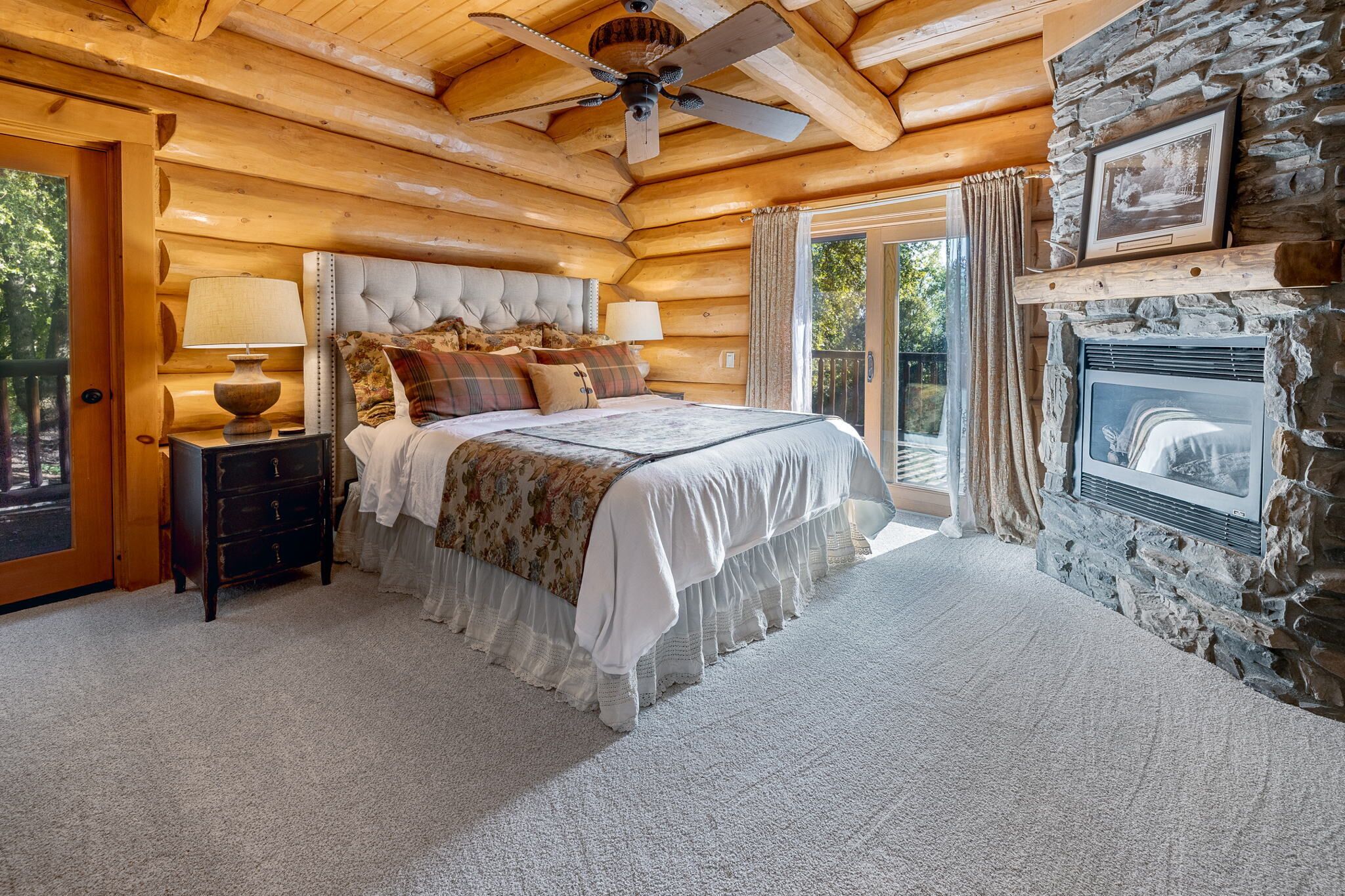 Luxurious Rustic Log Cabin- Moosehead Lodge Bass Lake