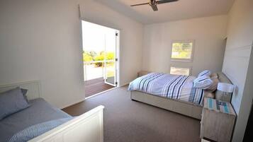 5 bedrooms, iron/ironing board, free WiFi, bed sheets