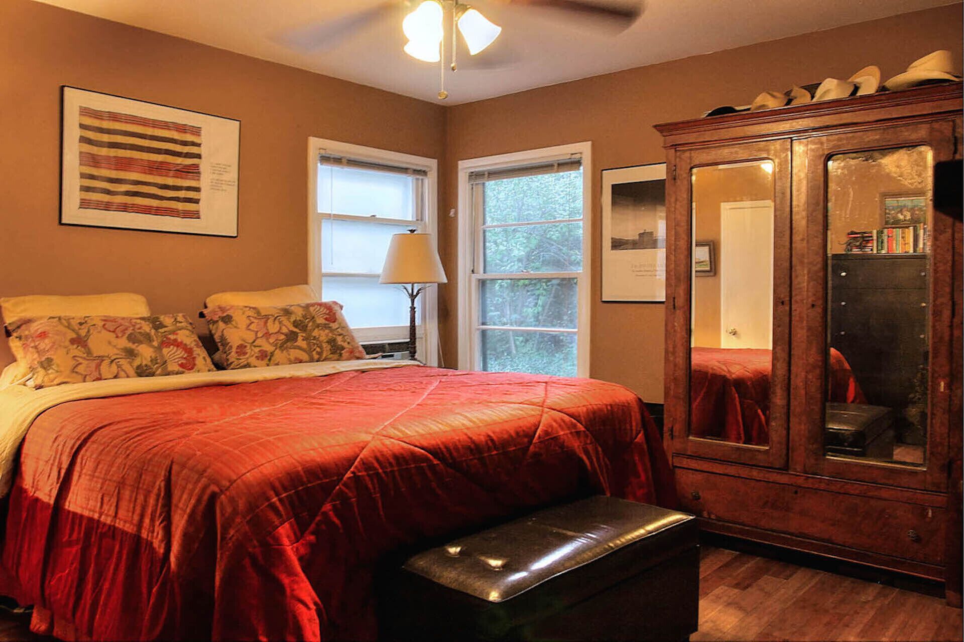 Walk to the lake, the park, and Barton Springs!