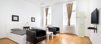 5* Top class, Newly renovated, bright, quiet apartment next to belvedere garden