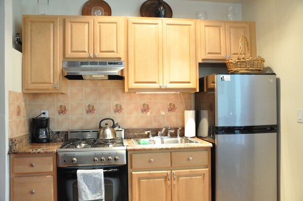 冰箱、微波炉、烤箱、炉灶