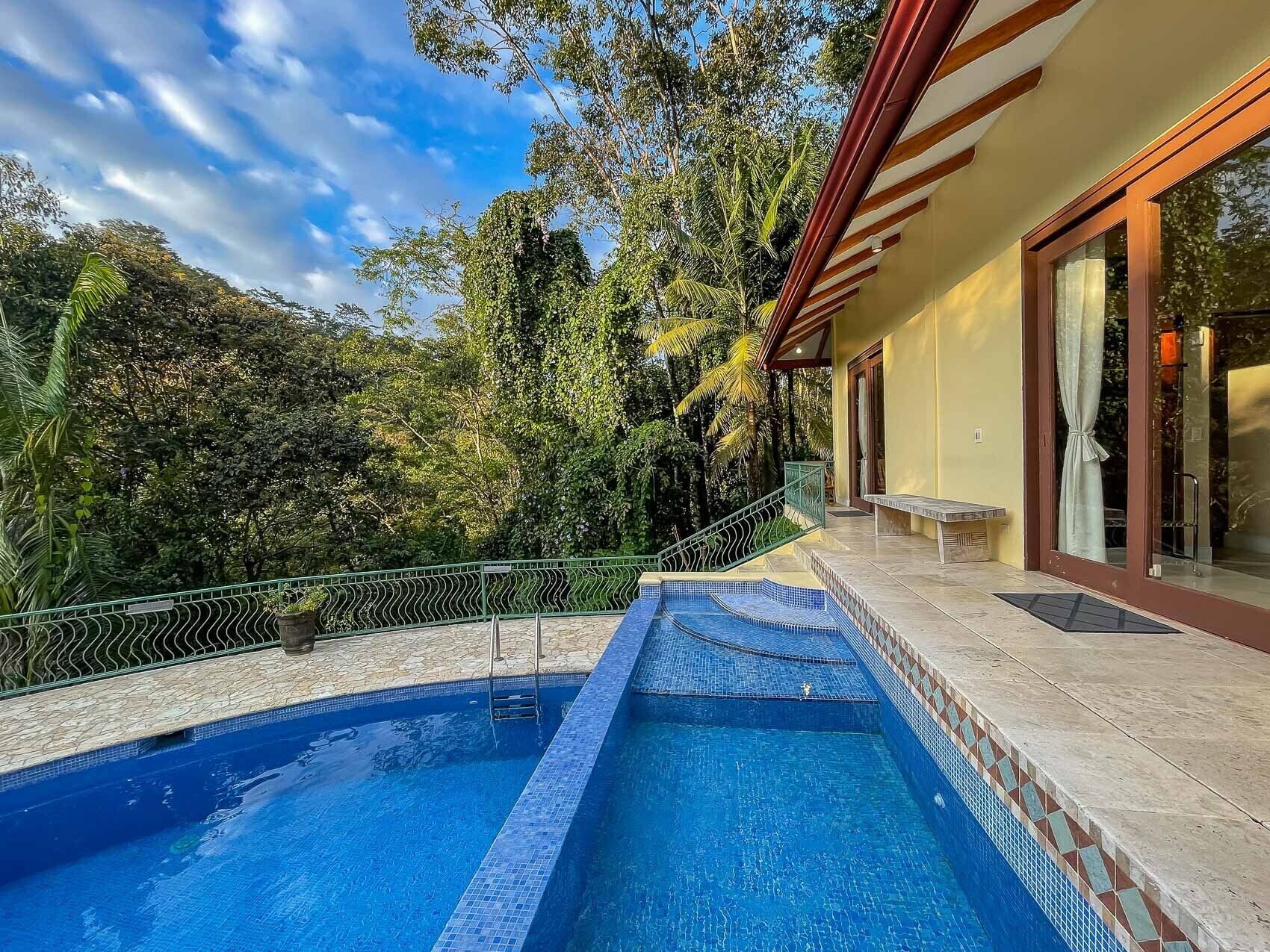 Piscine à débordement