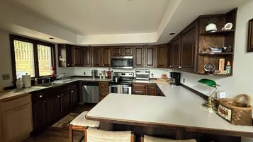 Réfrigérateur, micro-ondes, four, lave-vaisselle