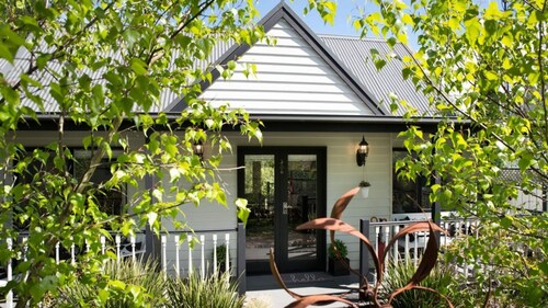 Cottage 4A- sweet retreat with spa in Daylesford