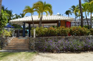 المنطقة المحيطة بالمنشأة