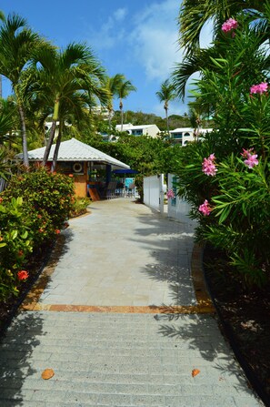 المنطقة المحيطة بالمنشأة