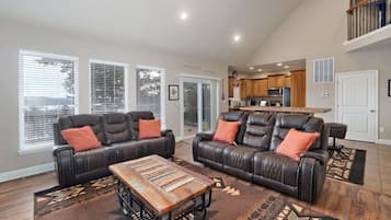 Smart TV, fireplace, Netflix, DVD player