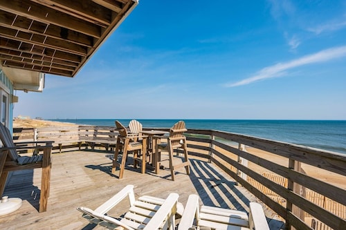 600 - South Nags Head Ocean Front - kuuden makuuhuoneen koti, jossa tilava terassi