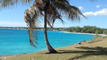 Plage à proximité, chaises longues