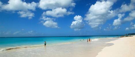 Plage à proximité, chaise longue