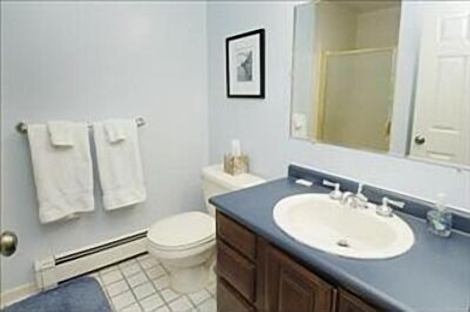 4 bedroom, 3 bath, 2 blocks to beach, 1 mile to downtown