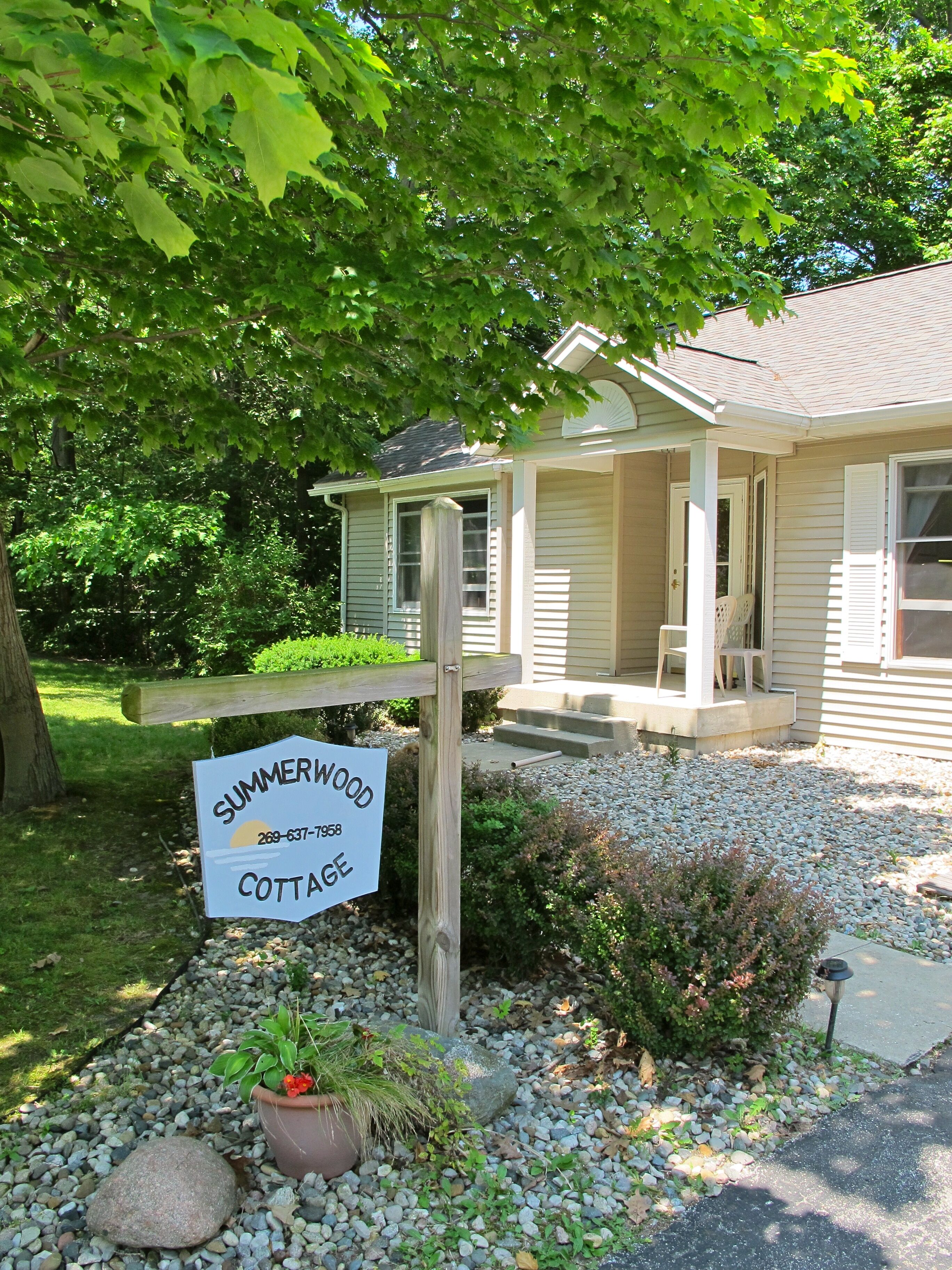 4 bedroom, 3 bath, 2 blocks to beach, 1 mile to downtown