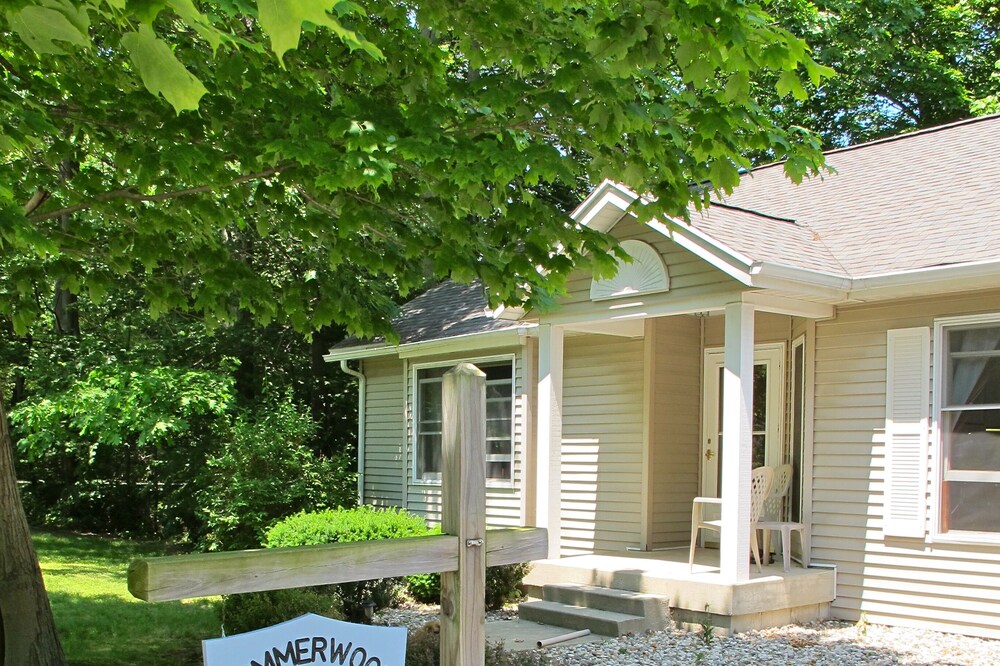 4 bedroom, 3 bath, 2 blocks to beach, 1 mile to downtown