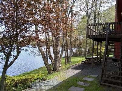 Waterfront Cabin  7 bedroom; Kayaks  Wood Fire Pit