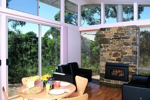 Dining - Nature stay Ridgetop Retreat (Deep Creek National Park)