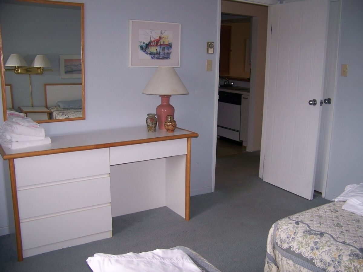 Discount 4 Season 2 bedroom/2 bthroom Resort Condo in Mt Tremblant.
