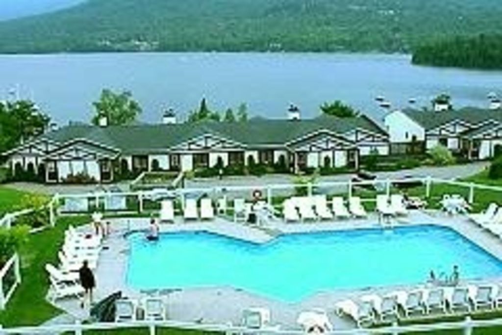 Discount 4 Season 2 bedroom/2 bthroom Resort Condo in Mt Tremblant.