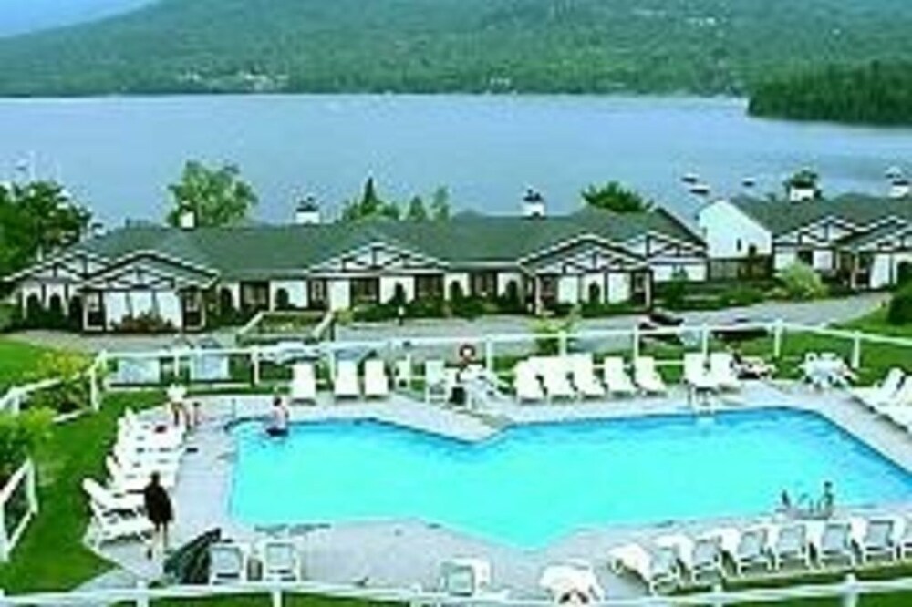 Discount 4 Season 2 bedroom/2 bthroom Resort Condo in Mt Tremblant.