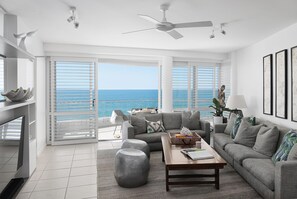 Smart TV, stereo - La Mer Penthouse by Salty Stays (Noosa Heads)