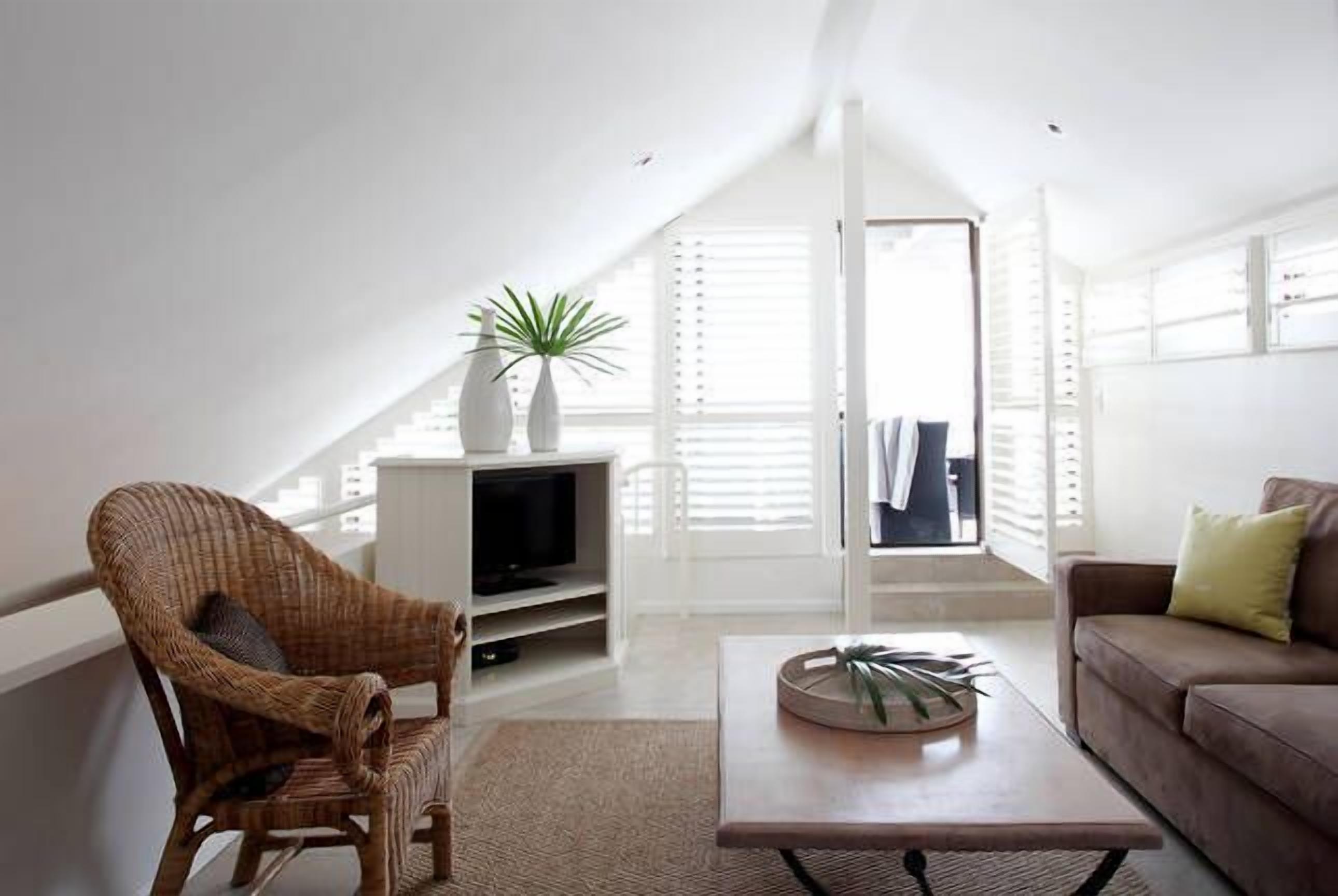 La Mer Penthouse by Salty Stays — image 14