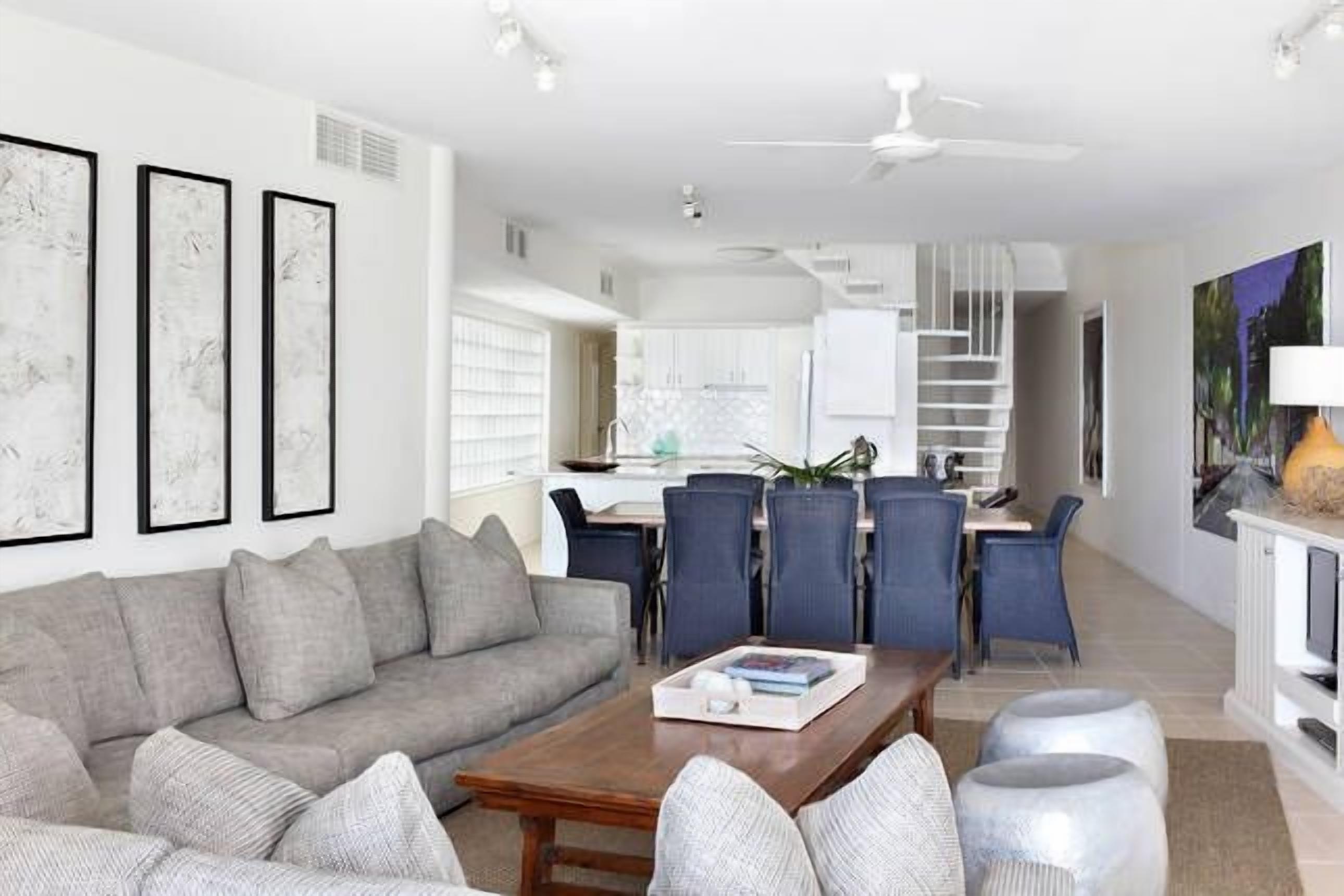 La Mer Penthouse by Salty Stays — image 15
