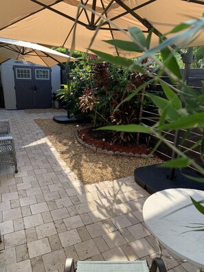 Backyard - Hollywood Beach / Perfect Vacation Beach House. (Hollywood)