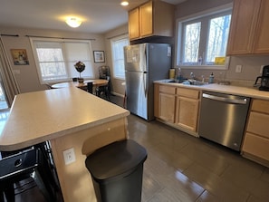 Fridge, microwave, oven, stovetop - Angel Baby Lodge Winnipesauke dog/family friendly contemporary home (Moultonborough)