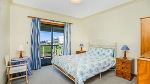 3 bedrooms, iron/ironing board, free WiFi - Perfect Position in Port Elliot Wifi (Port Elliot)