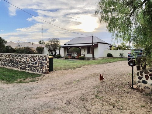 Stonewall Cottage  23 Kadina Road Cross Roads (Moonta)