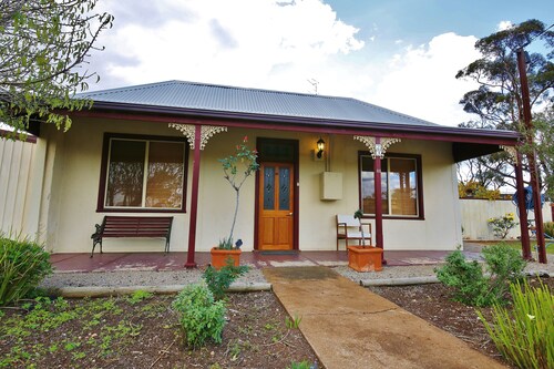 Stonewall Cottage  23 Kadina Road Cross Roads (Moonta)