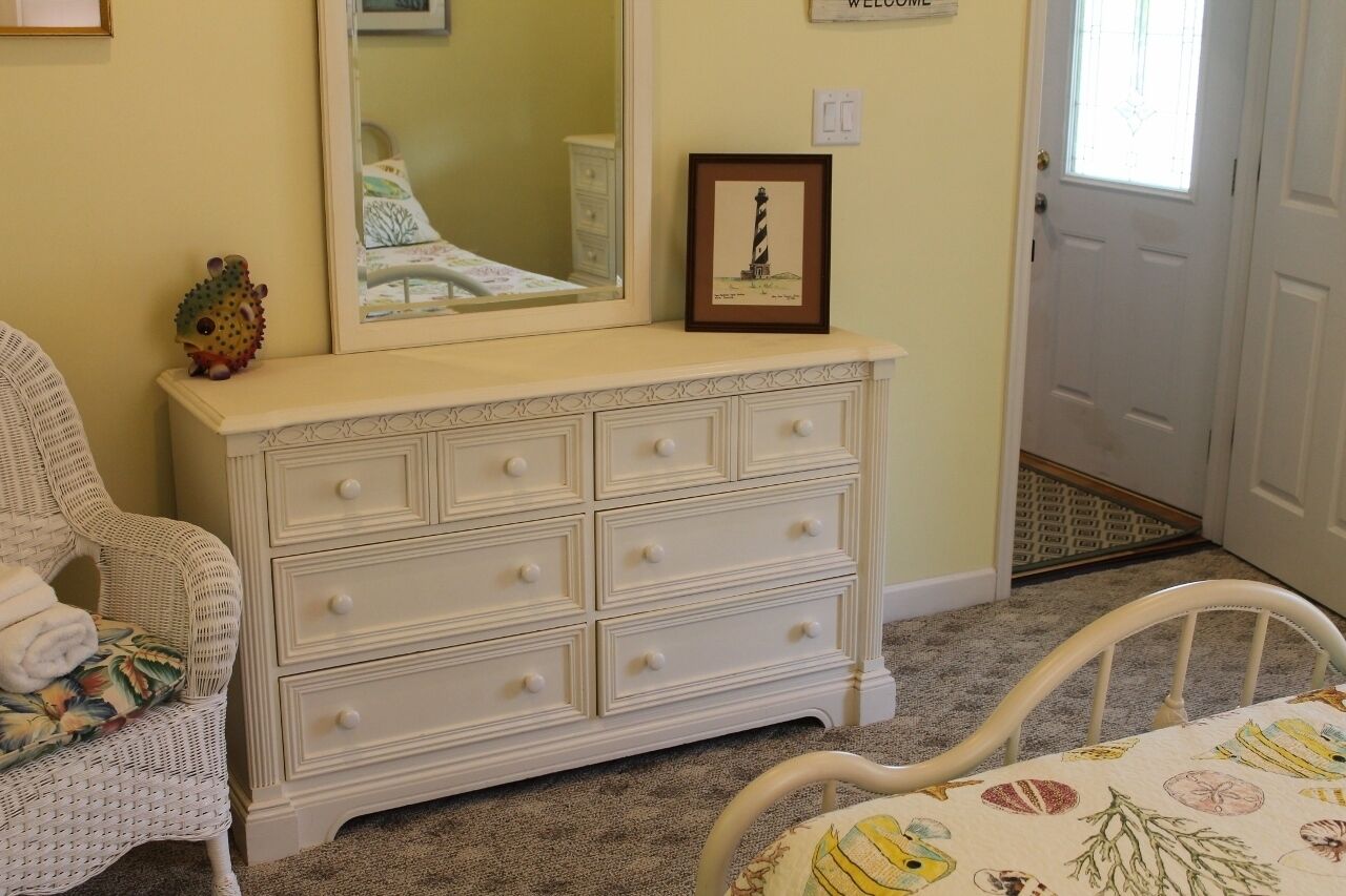 THE LIGHTHOUSE INN..Imagine Walking 2 Blocks And Having Your Feet In The Sand!!!