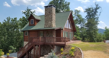 3 niveles, vistas impresionantes, Jaccuzi, WIFI, 2 ACRES, cima de la montaña, 15 min-Lake James