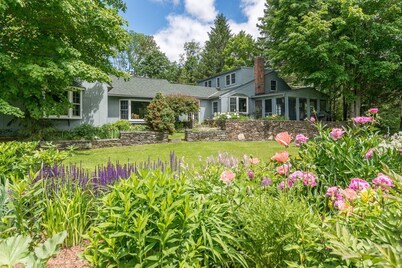 Mountain views. Ski Bromley, Stratton. Minutes to restaurants, Equinox, Ekwanok.