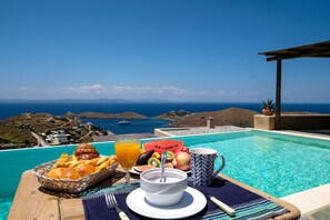 Outdoor pool - Silver Moon Villa: Artistic villa with a breathtaking view of the Aegean (Kea Island)