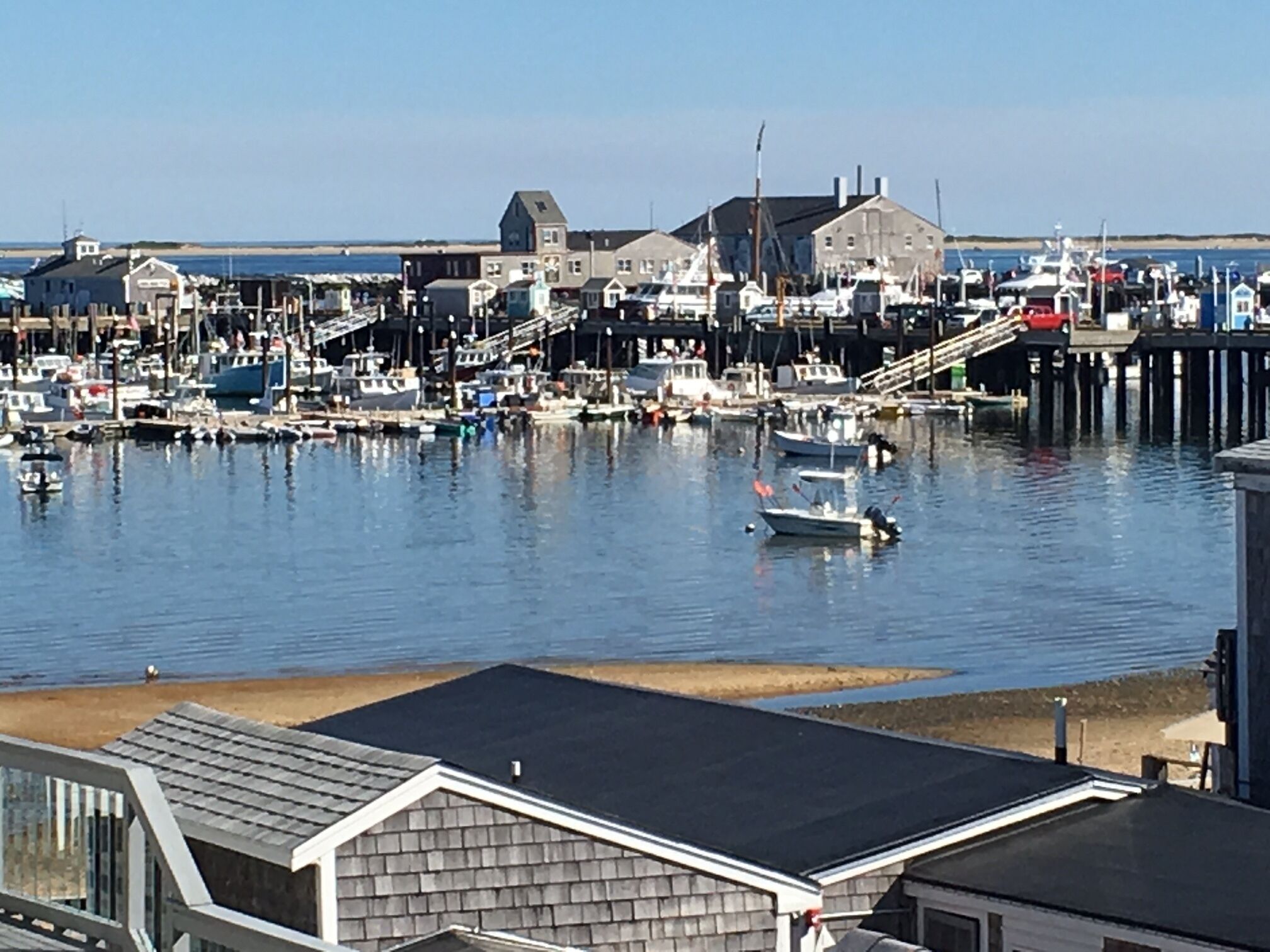 Unbelievable harbor views, central location, parking for one week+, wifi incl.