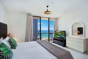 2 bedrooms, iron/ironing board, WiFi, bed sheets - 2402 Ballah (Surfers Paradise)