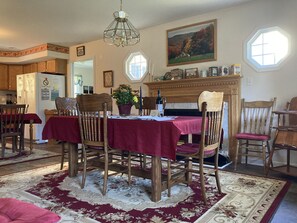 Dining - Family vacation on a farm near Washington DC, Baltimore, Gettysburg. (Mt Airy)