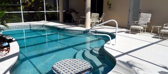 5 Min Walk To South Beach, Restaurants, Shops, Mini-Putt... Wonderfully Located!