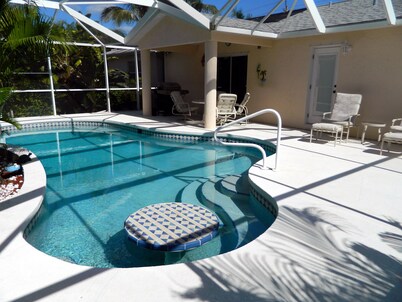 5 Min Walk To South Beach, Restaurants, Shops, Mini-Putt... Wonderfully Located!